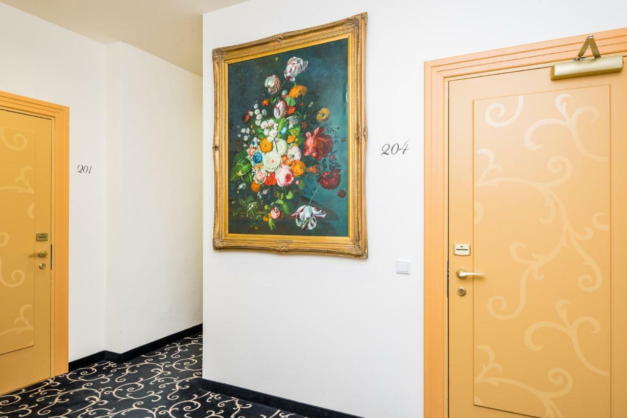 Meriton Old Town Garden Hotel Tallinn Extérieur photo